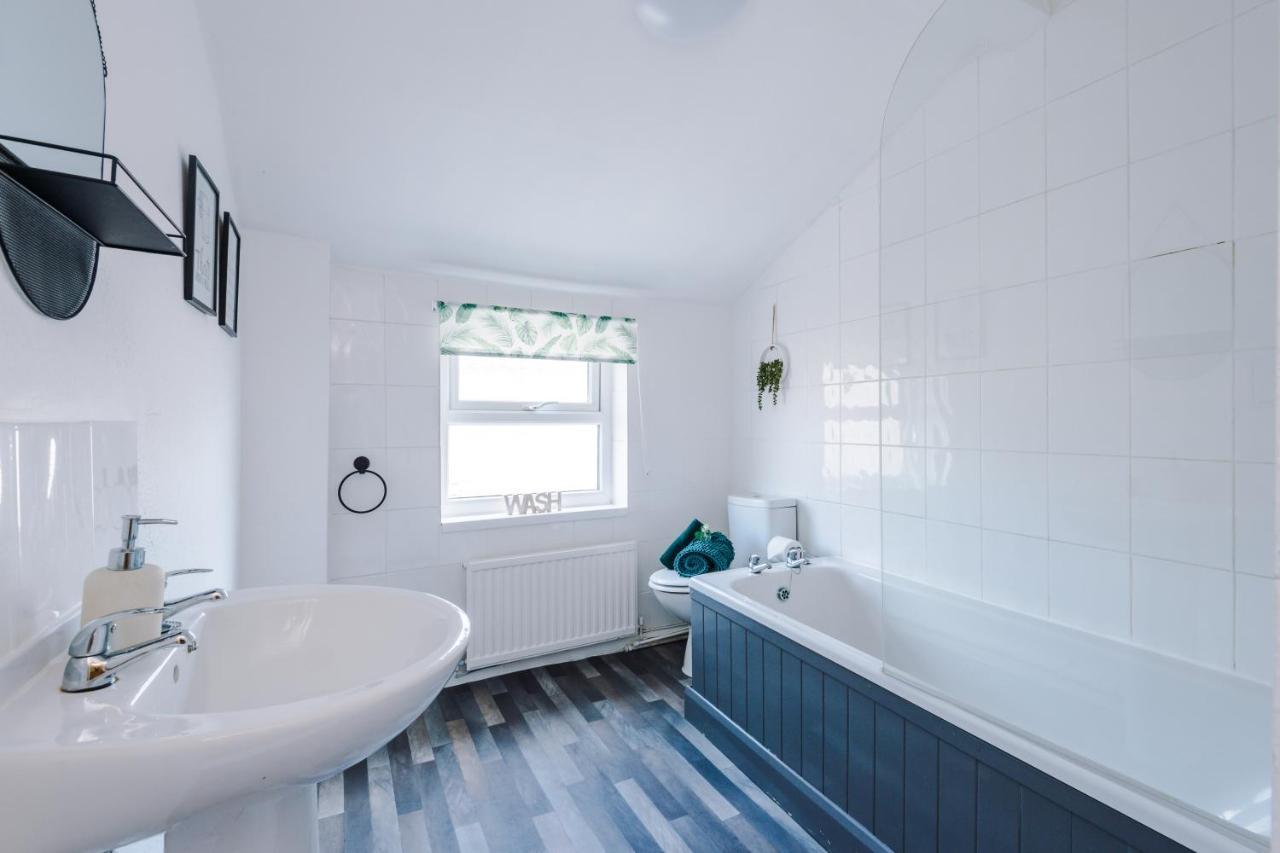 Spacious 2-Bed City-Centre Cottage In Chester By 53 Degrees Property - Ideal For Groups & Couples - Sleeps 6 المظهر الخارجي الصورة